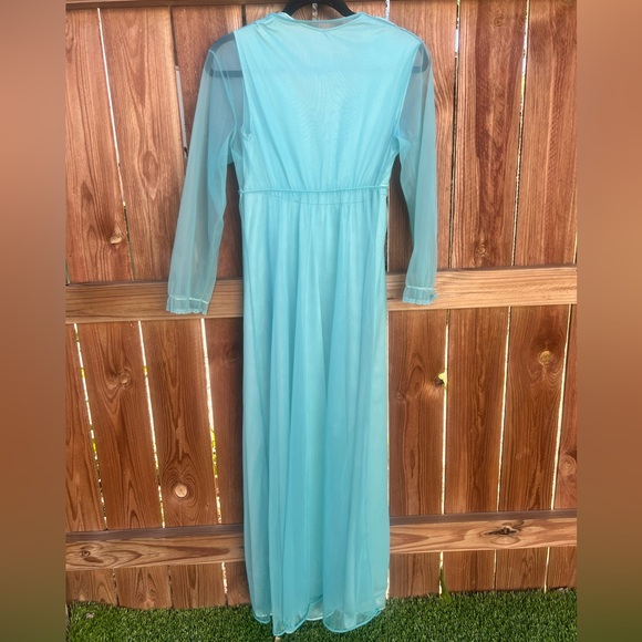 Sweet vintage Peignoir nightgown & robe set - Picture 3 of 12